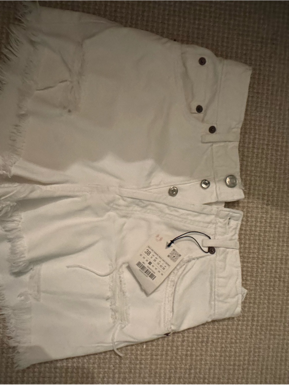 Zara High-Waist White Frayed Hem Women’s Shorts